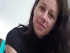 tini bella vesz egy kemény kakas mélyen a torkát