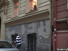 lány szőrös punci meztelen masszázs és a szex