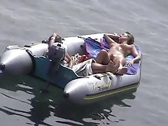 Horny busty anya fúj a fiatal kakas